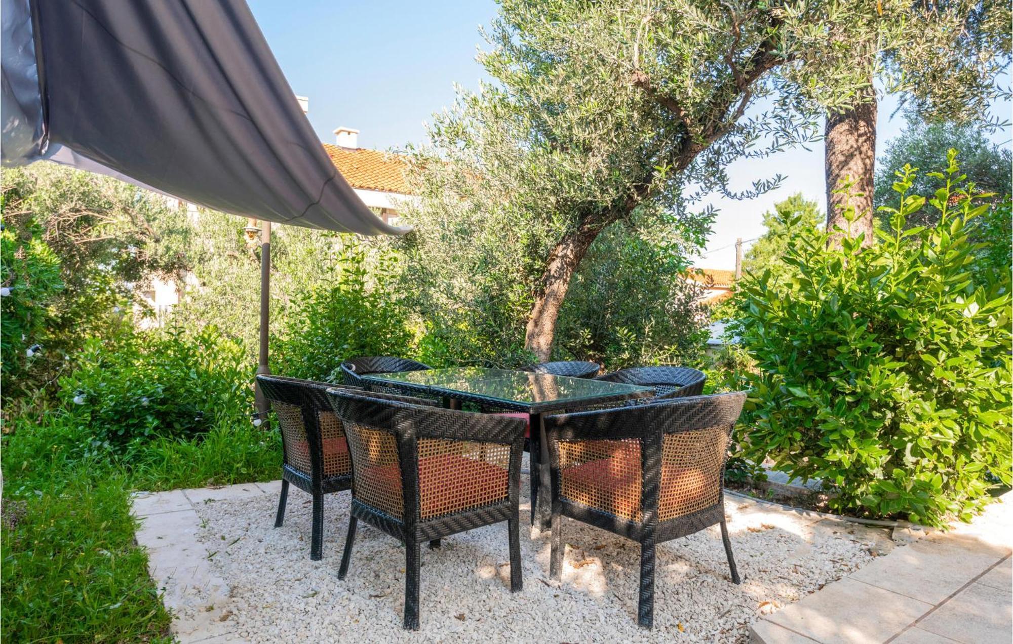 Awesome Apartment In Makarska With Wifi Екстериор снимка