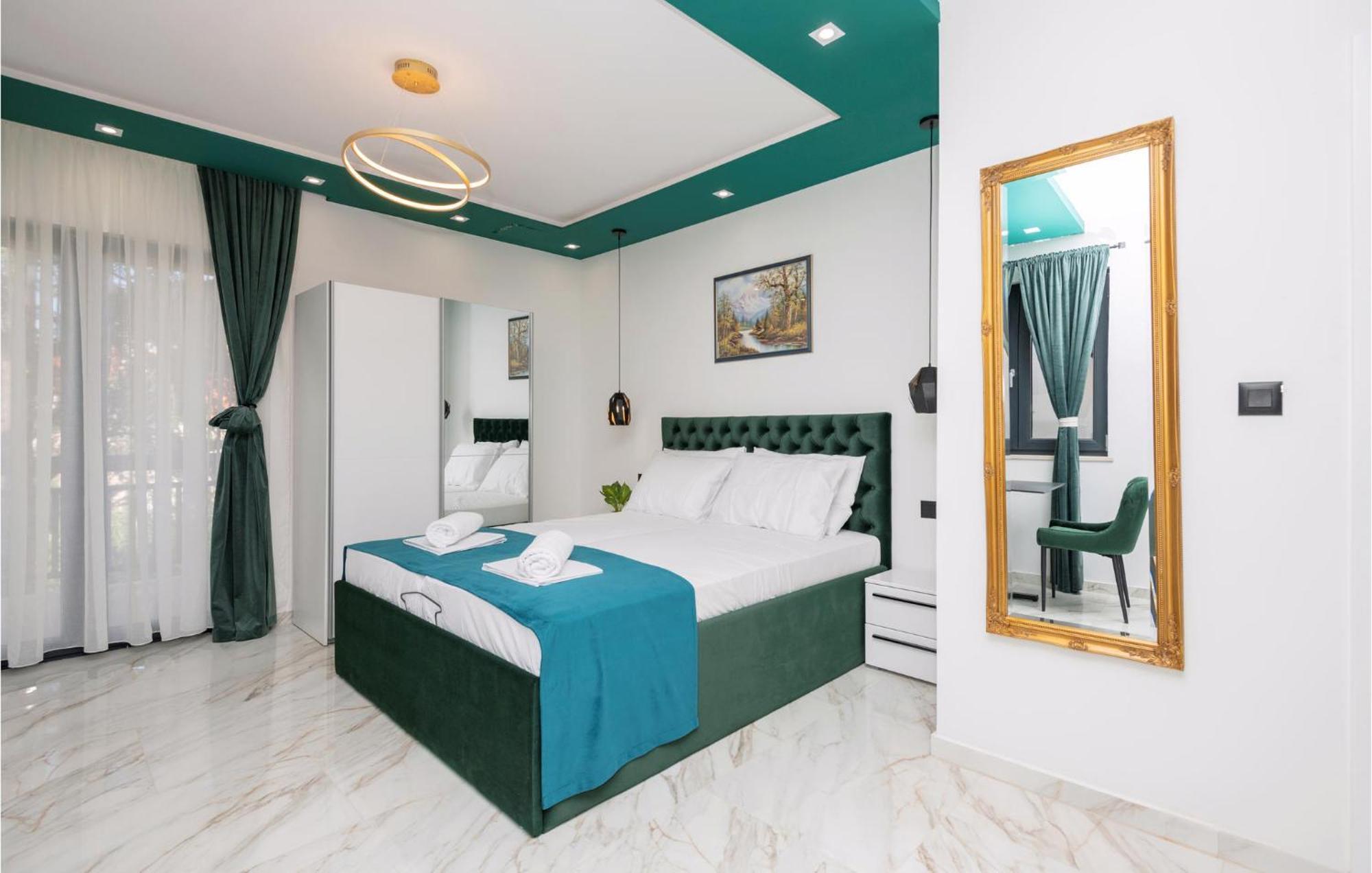 Awesome Apartment In Makarska With Wifi Екстериор снимка